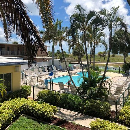 Arvilla Resort St. Pete Beach Exterior photo